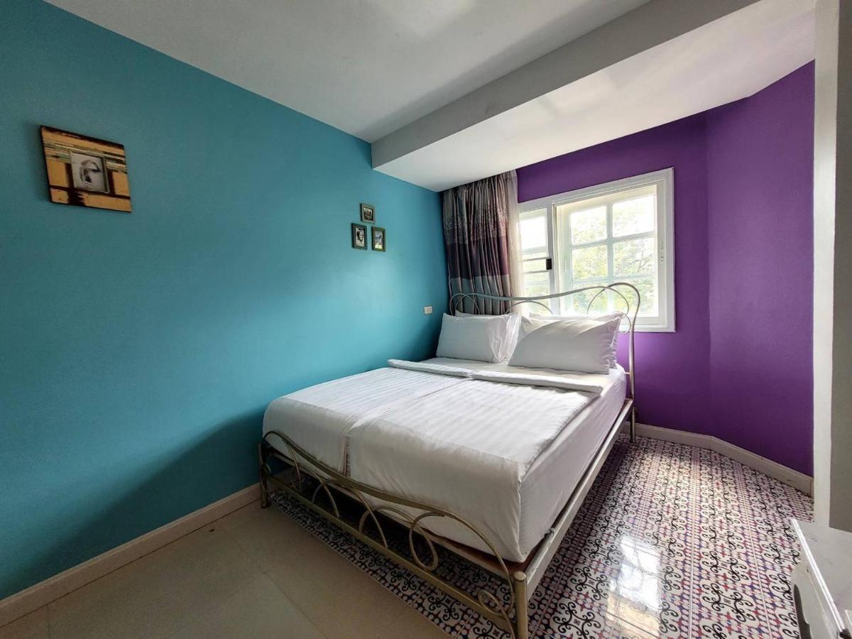 Bb House Rambuttri Hostel Bangkok Exterior photo