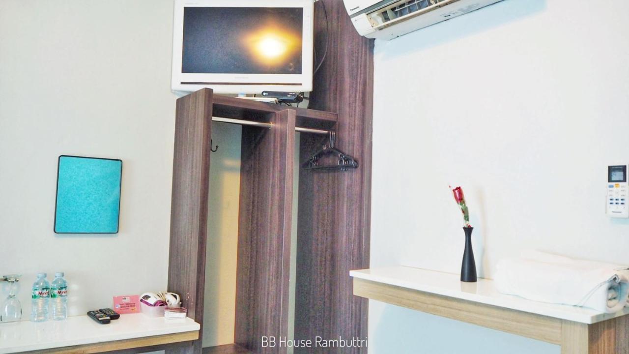 Bb House Rambuttri Hostel Bangkok Exterior photo