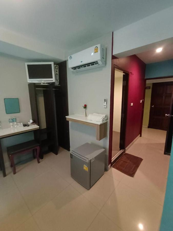 Bb House Rambuttri Hostel Bangkok Exterior photo